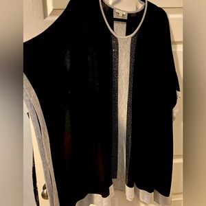 Laura Wrap, Size Medium, Black/Gray